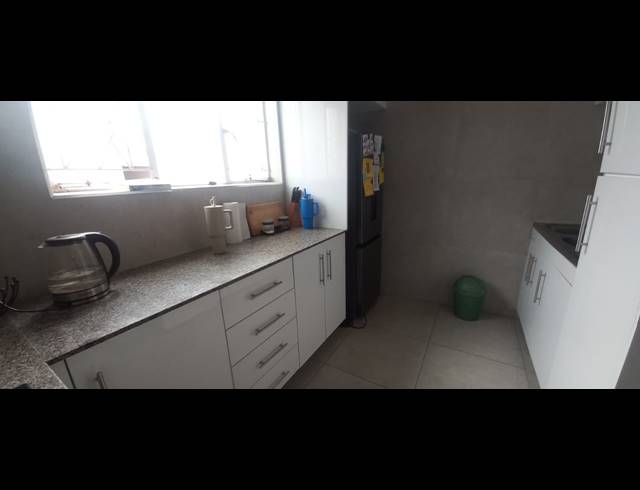 2.5 BEDROOM FLAT FOR SALE IN ESSENWOOD